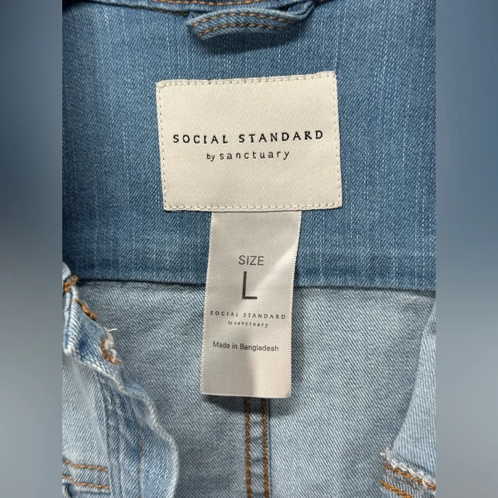 Social Standard by Sanctuary Light Wash Button Up Denim Jean Jacket Large - Picture 4 of 9